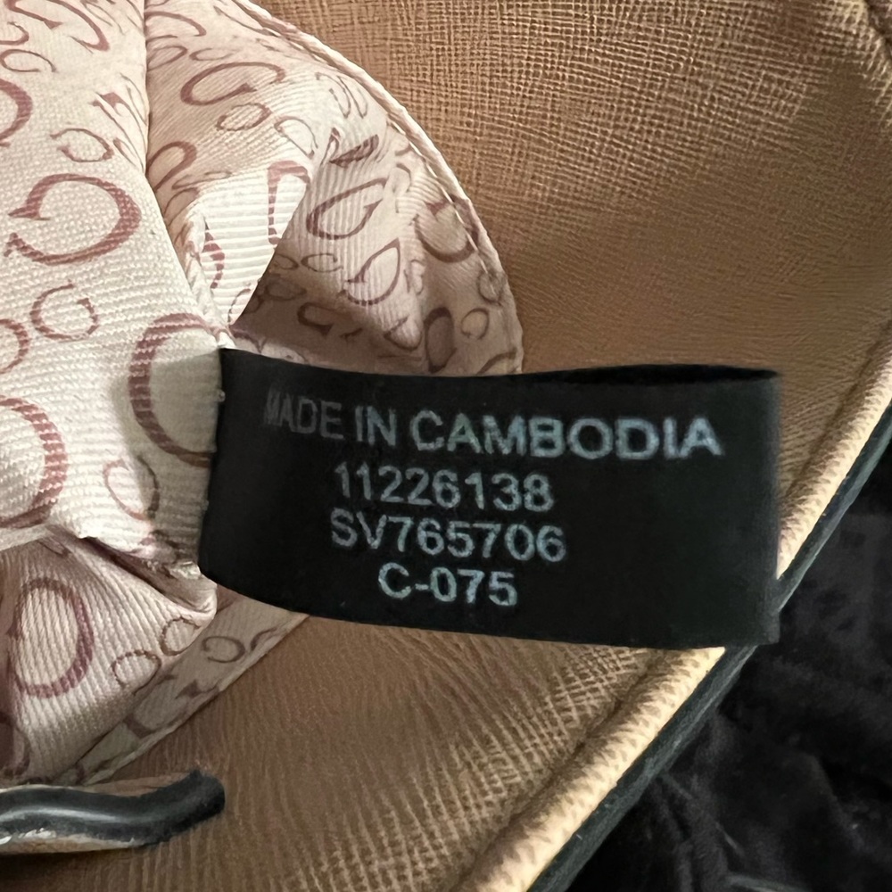 GUESS Purse - Picture 4 of 6